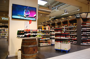 Digital signage example: Shopping experience